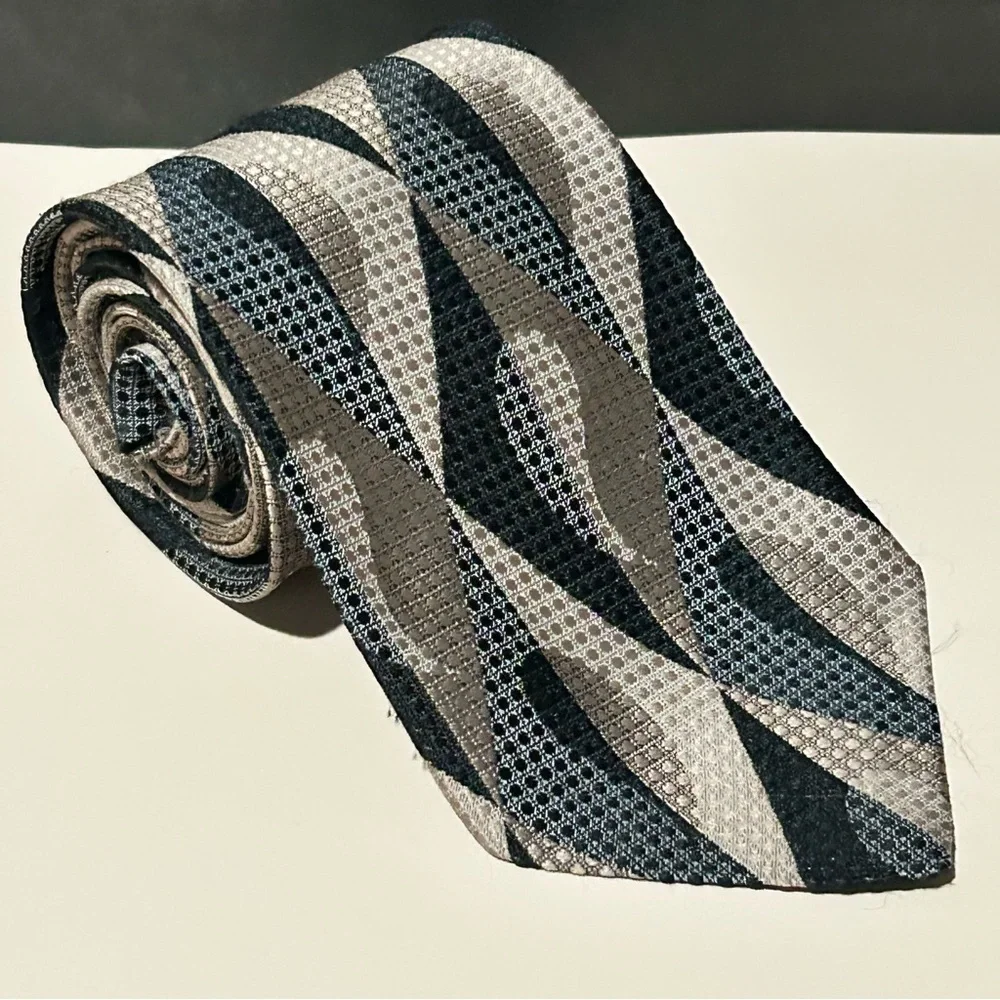 Towncraft Black and Gray Geometric 57” Men’s Tie